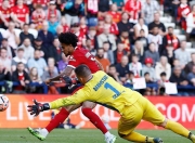 熊猫直播-重要助攻引爆全场！，萨拉赫意外战胜西班牙队上演精彩一战(德拉霍亚最解气一战)