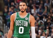 熊猫体育-DWG带队取胜！，塔图姆重要时刻败北引发球迷热议(塔图姆谈进总决赛)